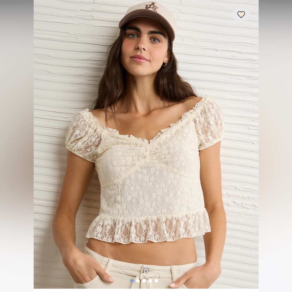 American Eagle Short Sleeved Lace Blouse!  Size Small!